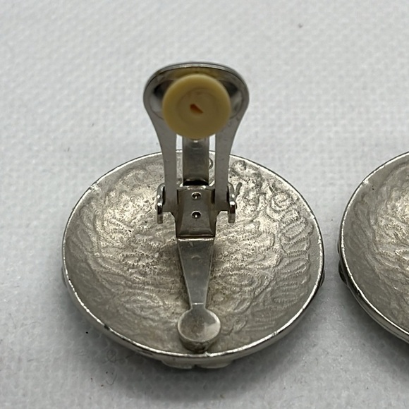 Women's Clip On Earrings Enameled Blue Hearts Silver Tone Circles Modern - Picture 8 of 10